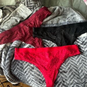 Women’s thongs